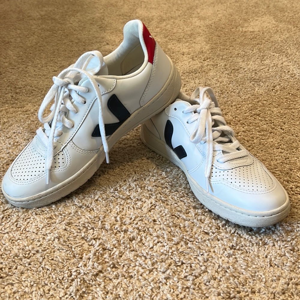 White/Black Vega Womens Sneaker Size 7